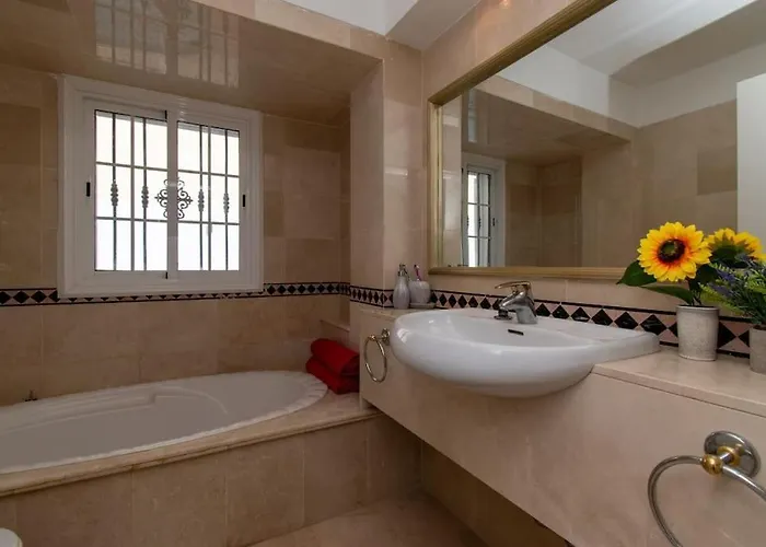 Skylight Wonderful 7 Bedroom Villa *