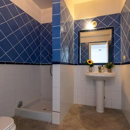Skylight. Wonderful 6 Bedroom Villa. 别墅 阿德耶