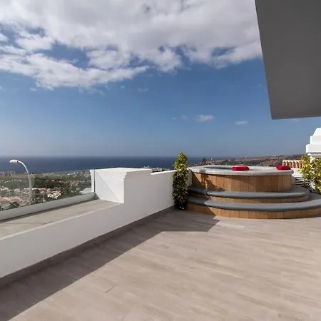 Skylight. Wonderful 6 Bedroom Villa. * 阿德耶