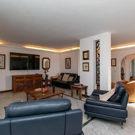 Skylight. Wonderful 6 Bedroom Villa. Villa