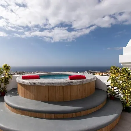 Skylight. Wonderful 6 Bedroom Villa. * 阿德耶