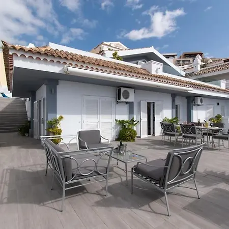 Skylight. Wonderful 6 Bedroom Villa. * 阿德耶