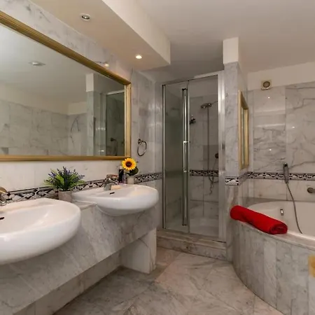 Вілла Skylight Wonderful 7 Bedroom *