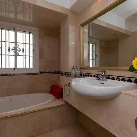 Skylight Wonderful 7 Bedroom Willa *