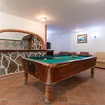 Skylight Wonderful 7 Bedroom Адехе
